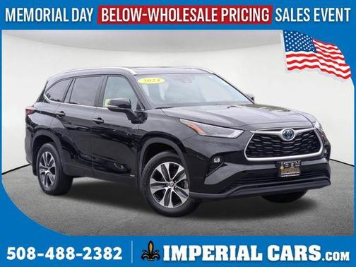 Midnight Black Metallic 2024 Toyota Highlander Hybrid XLE