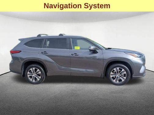 Magnetic Gray Metallic 2023 Toyota Highlander XLE