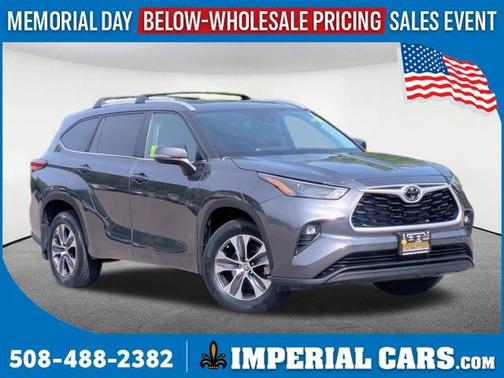 Magnetic Gray Metallic 2023 Toyota Highlander XLE