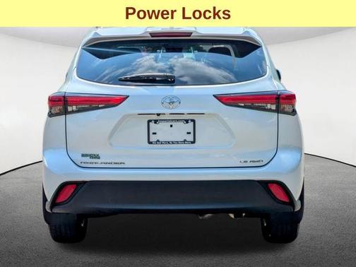 2022 Toyota Highlander LE