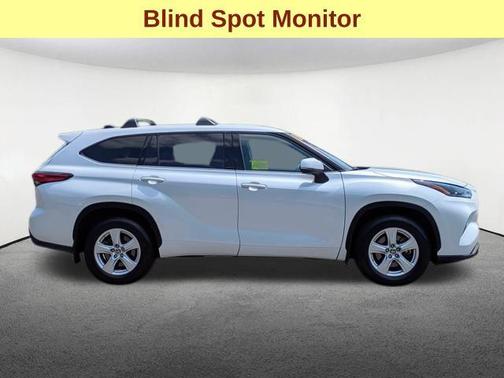 2022 Toyota Highlander LE