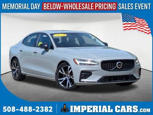 Vapour Grey Metallic 2024 Volvo S60 B5 Core Dark Theme