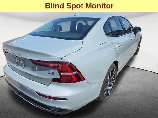 Vapour Grey Metallic 2024 Volvo S60 B5 Core Dark Theme