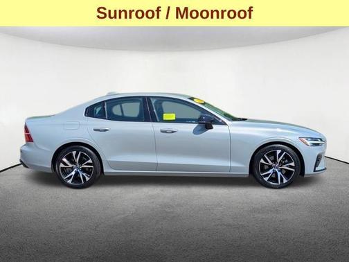 Vapour Grey Metallic 2024 Volvo S60 B5 Core Dark Theme