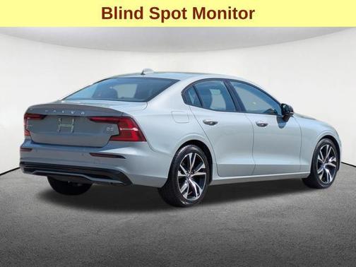 Vapour Grey Metallic 2024 Volvo S60 B5 Core Dark Theme