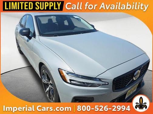Vapour Grey Metallic 2024 Volvo S60 B5 Core Dark Theme