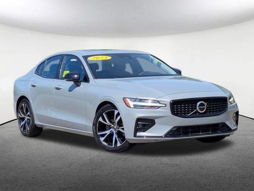 Vapour Grey Metallic 2024 Volvo S60 B5 Core Dark Theme