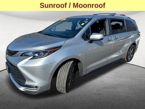 2025 Toyota Sienna Platinum