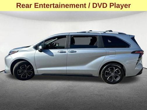 2025 Toyota Sienna Platinum