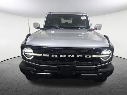 Iconic Silver Metallic 2024 Ford Bronco Outer Banks