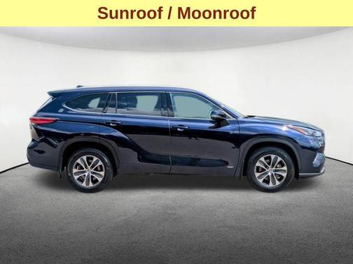 2022 Toyota Highlander Hybrid XLE