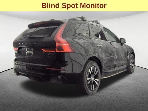 2024 Volvo XC60 B5 Core Dark Theme