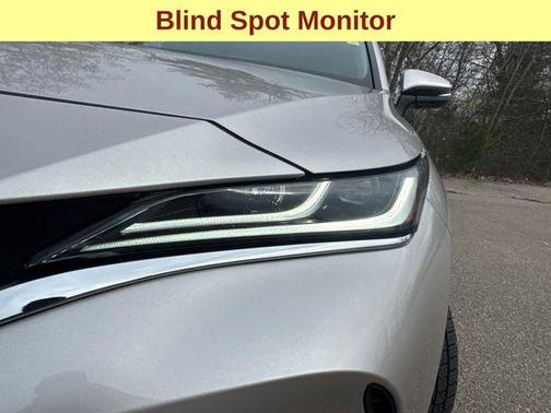 2024 Toyota Venza LE