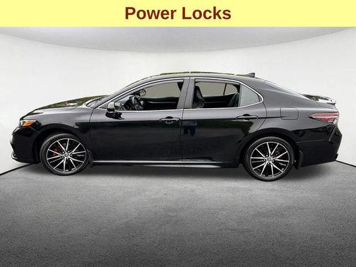 Midnight Black Metallic 2023 Toyota Camry SE