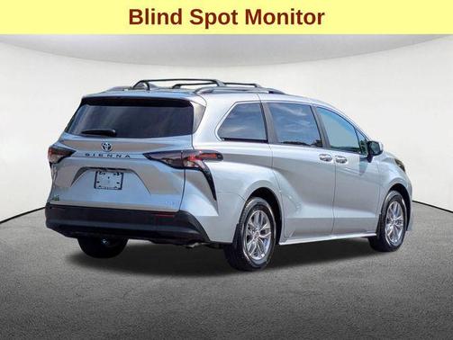2025 Toyota Sienna XLE 8 Passenger