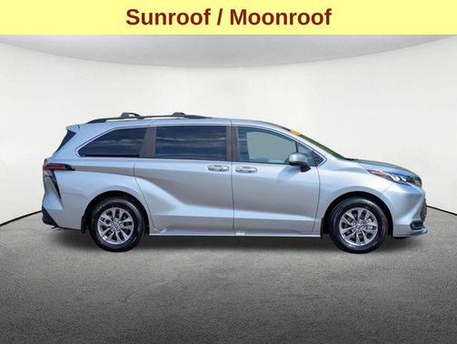 2025 Toyota Sienna XLE 8 Passenger