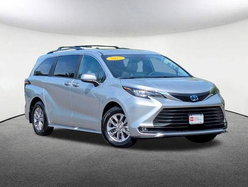 2025 Toyota Sienna XLE 8 Passenger