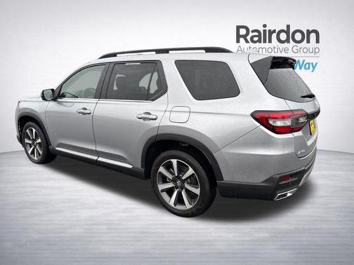 Lunar Silver Metallic 2023 Honda Pilot AWD Elite