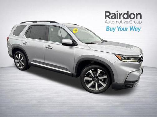 Lunar Silver Metallic 2023 Honda Pilot AWD Elite