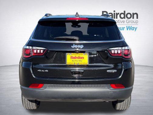 Diamond Black Crystal Pearlcoat 2022 Jeep Compass Latitude Lux