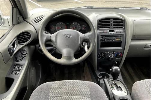 2004 Hyundai SANTA FE Base