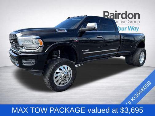 Diamond Black Crystal Pearlcoat 2019 RAM 3500 Limited Crew Cab 4x4 8' Box