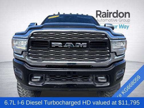 Diamond Black Crystal Pearlcoat 2019 RAM 3500 Limited Crew Cab 4x4 8' Box