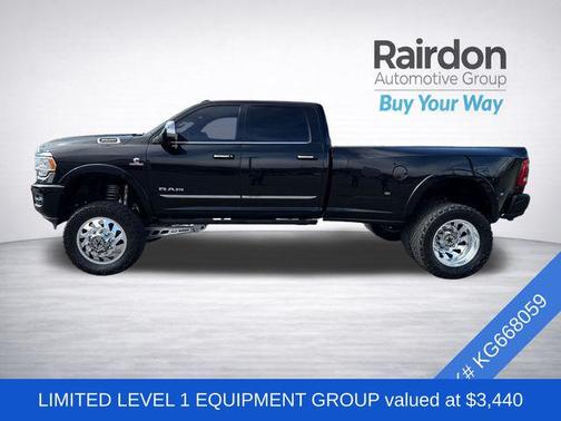 Diamond Black Crystal Pearlcoat 2019 RAM 3500 Limited Crew Cab 4x4 8' Box