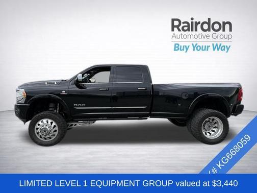Diamond Black Crystal Pearlcoat 2019 RAM 3500 Limited Crew Cab 4x4 8' Box