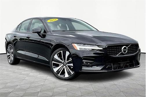 2022 Volvo S60 T5 Momentum