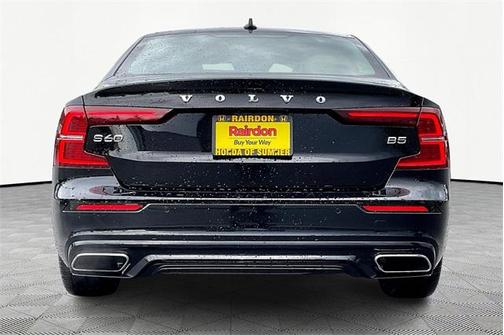 2022 Volvo S60 T5 Momentum