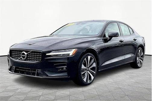 2022 Volvo S60 T5 Momentum