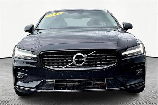 2022 Volvo S60 T5 Momentum