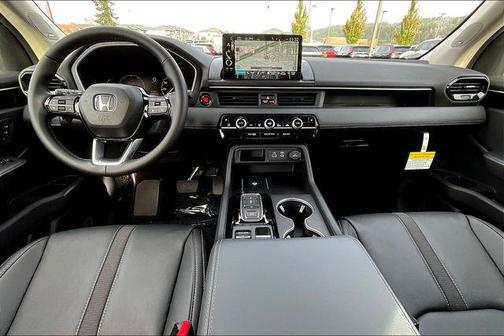 2025 Honda Pilot Touring 8-Passenger