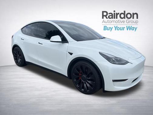Pearl White Multi-Coat 2023 Tesla Model Y Performance Dual Motor All-Wheel Drive
