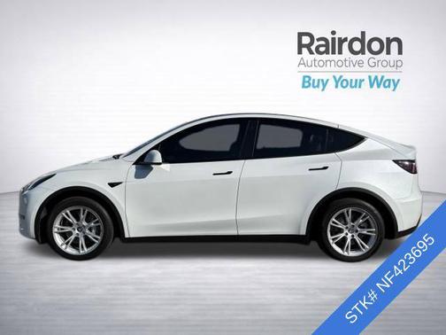 Pearl White Multi-Coat 2022 Tesla Model Y Long Range