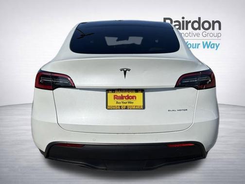 Pearl White Multi-Coat 2022 Tesla Model Y Long Range
