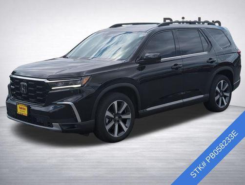 Crystal Black Pearl 2023 Honda Pilot Touring 8-Passenger