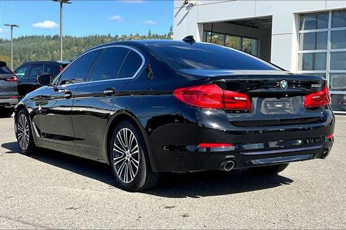 2018 BMW 530 530i