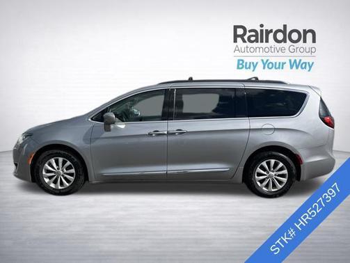 Billet Silver Metallic Clearcoat 2017 Chrysler Pacifica Touring-L