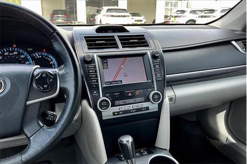 2012 Toyota Camry Hybrid XLE