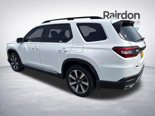 Platinum White Pearl 2025 Honda Pilot Touring 8-Passenger