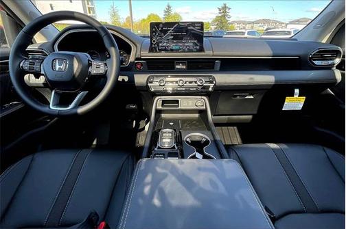 2025 Honda Pilot Touring 8-Passenger