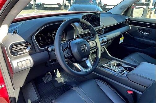 2025 Honda Pilot Touring 8-Passenger