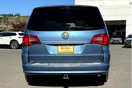 2011 Volkswagen Routan SE