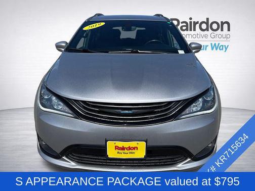 Billet Silver Metallic Clearcoat 2019 Chrysler Pacifica Hybrid Touring L