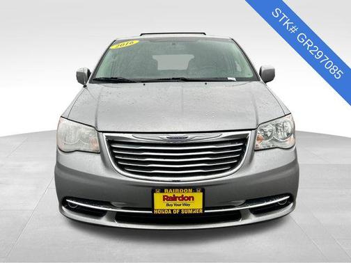 2016 Chrysler Town & Country Touring