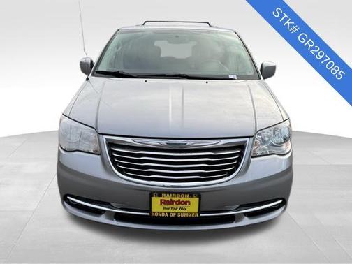 2016 Chrysler Town & Country Touring