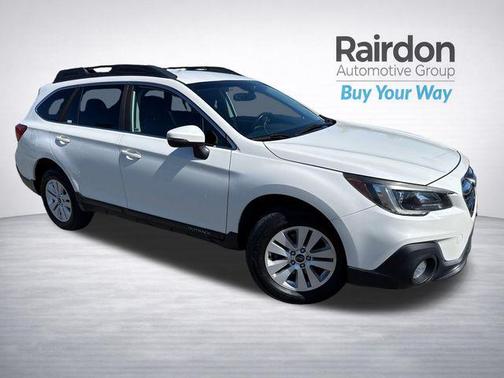 Crystal White Pearl 2018 Subaru Outback 2.5i Premium