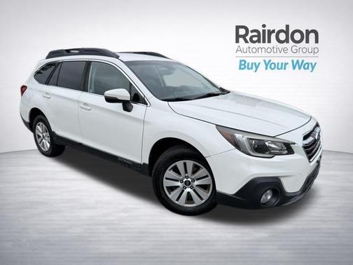 Crystal White Pearl 2018 Subaru Outback 2.5i Premium
